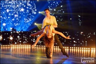 Loïc est à la basse un...