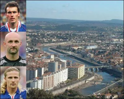 Quel footballeur né à Alès et évoluant au poste de défenseur fut l'un des acteurs de l'épopée des ''Bleus'' lors de la Coupe du Monde 98 ?