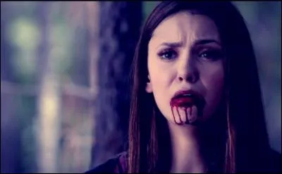 Dans quelle saison devient-elle vampire ?