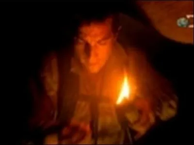 Il faisait très noir dans ces cavernes, c'est pourquoi tonton préhistoire inventa ...