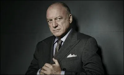 Pourquoi nous n'apercevons plus Don Falcone dans la série ?