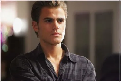 Avec qui Stefan est-il sorti dans les années 20 ?