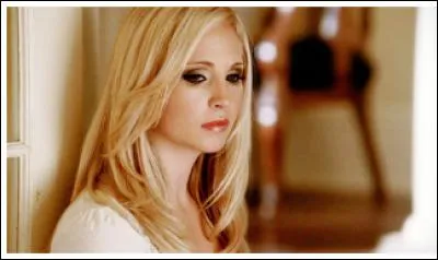 Dans quelle saison sa mère meurt-elle ?