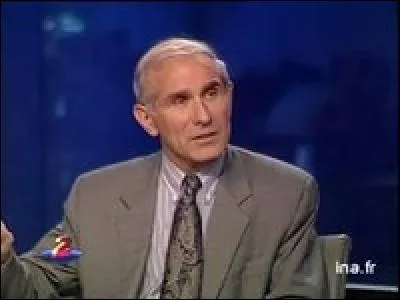 Il a été ministre de l'Intérieur d'avril 1992 à mars 1993 dans le gouvernement Bérégovoy. De qui s'agit-il ?