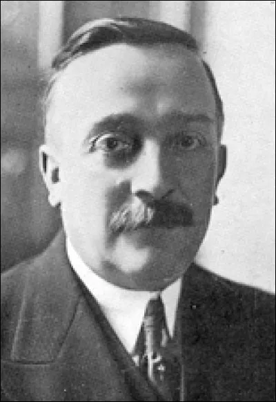 Il a été ministre de l'Intérieur de février 1950 à août 1951 et il a notamment occupé à deux reprises la double fonction de chef du gouvernement et de ministre de l'intérieur. De qui s'agit-il ?