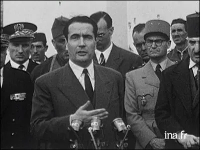 Il a été ministre de l'Intérieur dans le gouvernement Mendés-France, de juin 1954 à février 1955. De qui s'agit-il ?