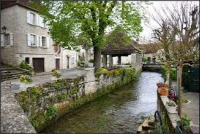 Commune Lotoise du Quercy, au pied du Causse de Martel, Creysse se situe en région ...