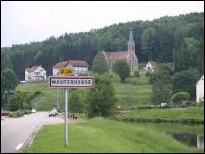 Nous partons en Lorraine à la découverte de Mouterhouse. Village du Pays de Bitche, dans le parc naturel régional des Vosges du Nord, il se situe dans le département ...