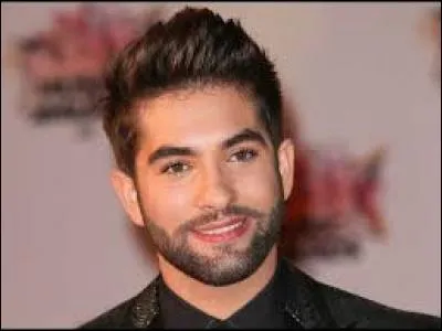 Musique : Comment s'appelle le chanteur présenté sur la photo ?