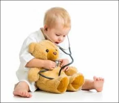 Lorsqu'un bébé fait de la fièvre, quel médecin faut-il consulter ?