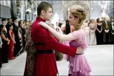 Avec qui Hermione va-t-elle au bal ?