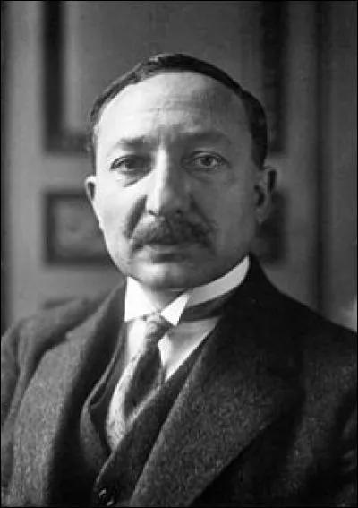 Il a été ministre de l'Education nationale de juillet 1948 à juillet 1950, après l'avoir été dans les derniers gouvernements des la IIIe République. De qui s'agit-il ?