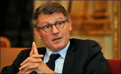 Il a été ministre de l'Education nationale, au début de la présidence de François Hollande, de mai 2012 à mars 2014. De qui s'agit-il ?