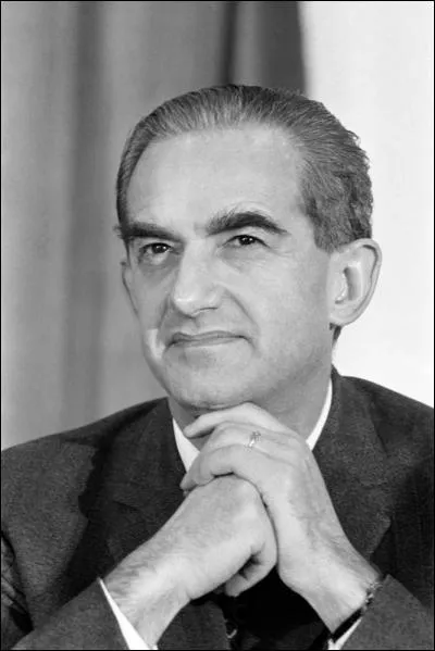 Il était le ministre de l'Education nationale lors du déclenchement des événements de mai 1968. De qui s'agit-il ?