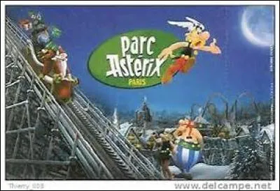 Combien de visiteurs a accueillis le parc Astérix en 2015 ?