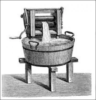 Comment était la première machine à laver inventée par Nathaniel Briggs ?