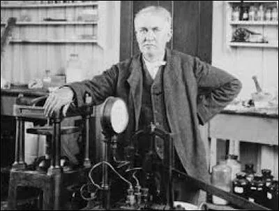 En 1879, un bricoleur de génie invente l'éclairage électrique.