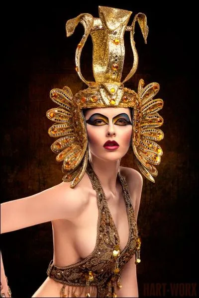 Peu connue et surtout entourée de légendes, elle gouverna depuis Memphis au cour d'une époque troublée vers 2100 av. J.-C. Qui est-elle ?