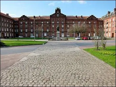 Le Familistère, conçu par Godin, est classé monument historique depuis 1991. Nous sommes dans l'Aisne, plus précisément dans la ville de...