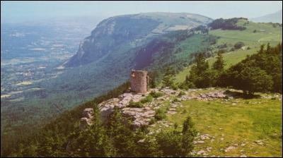 Quelle est l'altitude du mont Salève à la tour Bastian ?