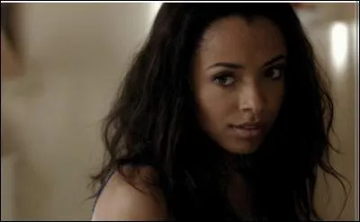 Dans quelle saison son ancêtre Emily prend-elle possession de son corps ?