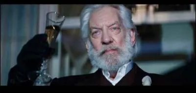 Dans le film "Hunger-Games : La révolte partie 2", quels sont les personnages qui meurent ?