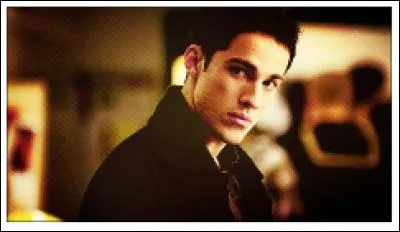 Revient-il voir Caroline à la fac ?