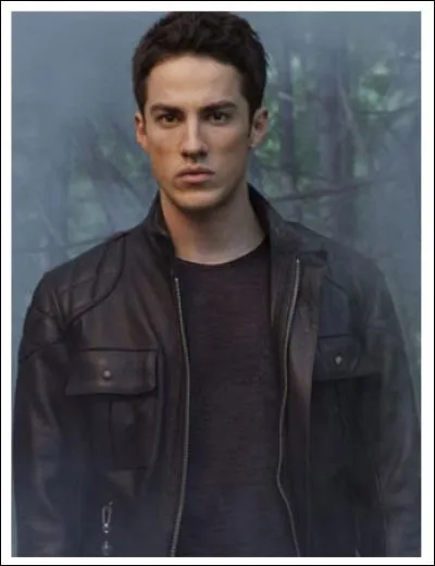 Avec qui sort-il à la fin de la saison 2 et au début de la saison 3 ?