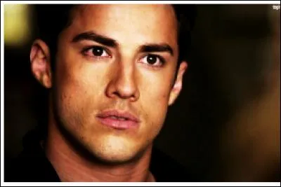 Dans quelle saison se transforme-t-il en hybride ?