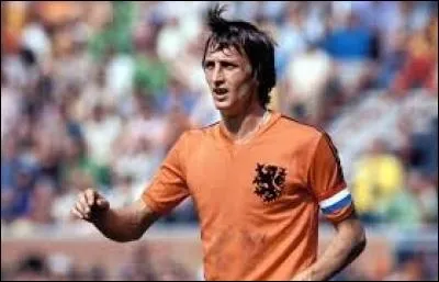 Ce grand monsieur du football nous a quitté en mars 2016. Au cours de sa carrière de joueur, dans quel club n'a jamais évolué le génial Johan Cruyff ?
