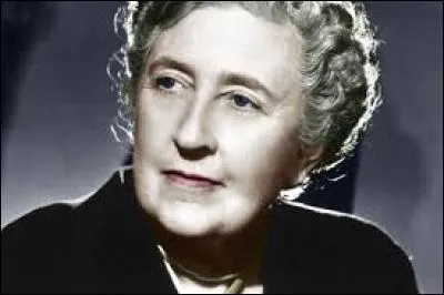 Agatha Christie se meffiait beaucoup de son arquéologue de mari car il avait des fouilles curieuses ! Cependant, elle mettait dans ses caisses le produi de ses fouilles.