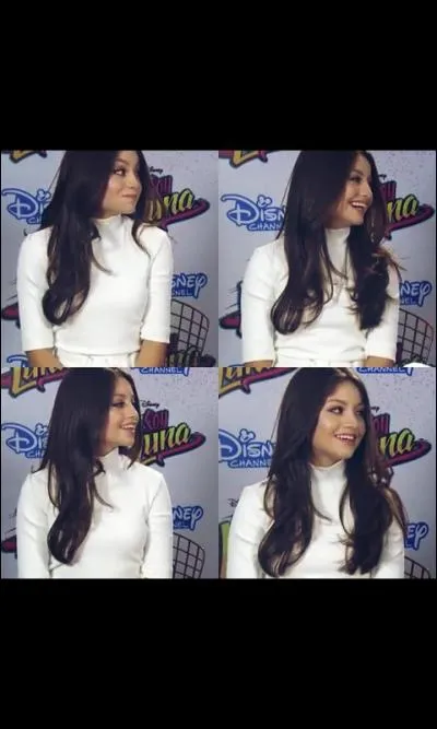 De quelle couleur sont ses patins à roulettes ?