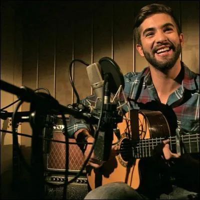 Quelle chanson Kendji a-t-il interprétée dans la vidéo que son oncle et son cousin ont postée sur Internet ?