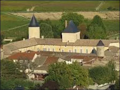 Le village Rhodanien de Saint-Lager se trouve en région ...
