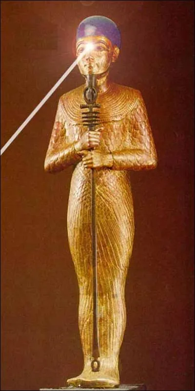 Ptah était considéré comme le créateur du cosmos en tant que démiurge de la ville de :