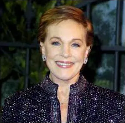 C'est une actrice britannique qui est célèbre pour avoir joué le rôle de Mary Poppins au cinéma, il s'agit de...