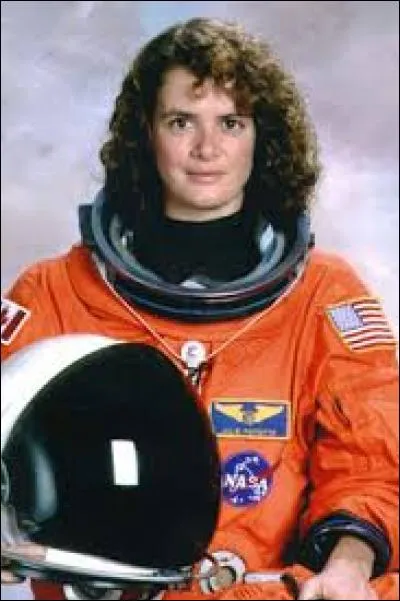 C'est une astronaute canadienne qui est directrice du Centre des sciences de Montréal, il s'agit de...