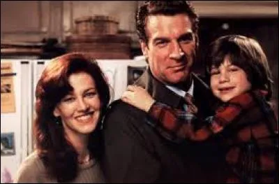 Dans "Maman, je m'occupe des méchants", comment la maman du jeune héros se nomme-t-elle ?