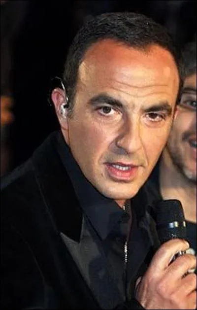 Quelle émission cet animateur présente-t-il ?