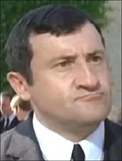 Second rôle, voire figurant, à la filmographie vertigineuse, on le reconnait dans les comédies avec Louis de Funès, c'est ?