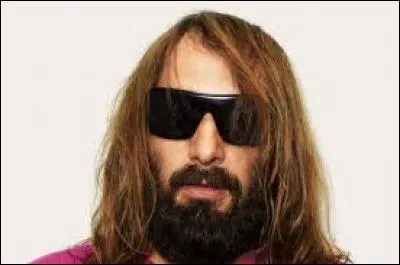 C'est un artiste français de musique électronique et chanteur qui a participé à l'Eurovision en 2008 pour représenter la France, il s'agit de...