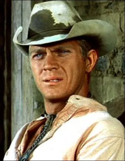 Il est l'un des 3 survivants &agrave; la fin du film &laquo; Les sept mercenaires &raquo;. Qui sont les deux autres ?