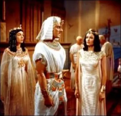 Quel pharaon donna en mariage deux de ses filles, une d'abord à David et l'autre plus tard à Salomon ?