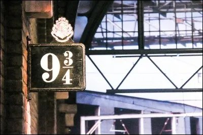 Combien de temps reste-t-il à Harry pour trouver la voie 9 3/4 lorsqu'il arrive à la gare de King's Cross ?