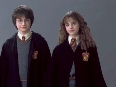 Hermione informe Harry qu'elle a lu son histoire dans plusieurs livres. Dans lequel de ces livres le nom de Harry Potter n'est-il pas cité ?