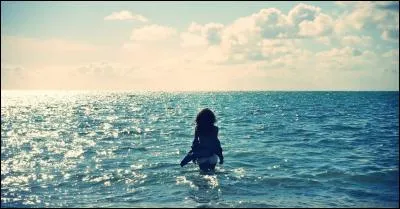 Où a-t-elle tourné son clip "Je prends le large" ?