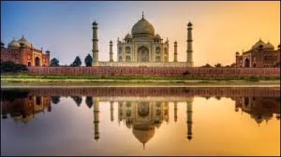 Pourquoi est-elle partie en Inde ?