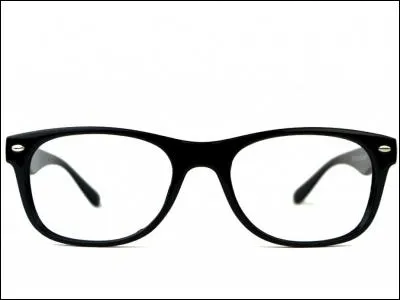 Smackle porte-t-elle des lunettes ?