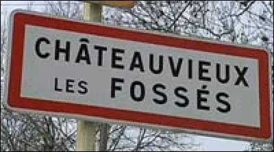 Dans le Doubs, la commune de "Châteauvieux-les-fossés" comptait seulement 7 habitants en 2007 et 9 conseillers municipaux. D'après le recensement de 2010, combien habitants y a-t-il ?