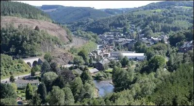 Dans quel pays situez-vous la commune de Trois-Ponts ?